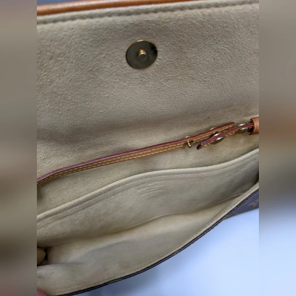 Vintage Louis Vuitton Pochette  "LIVE SHOW TODAY" - Picture 4 of 11